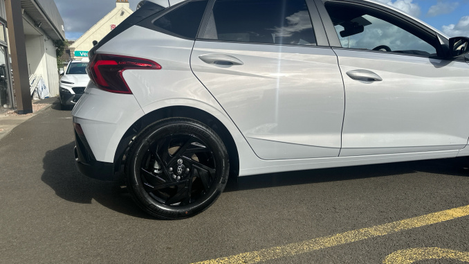Hyundai i20 1.0T GDi 90 Black Line 5dr Petrol Hatchback - Image 23
